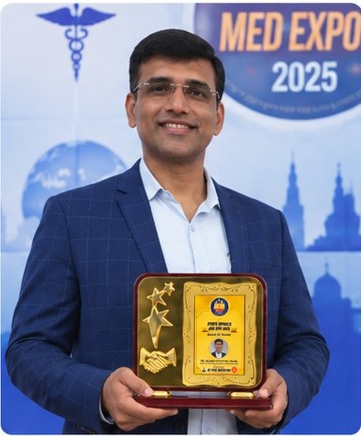 Mr. Rafique Nasroddin Shaikh, Stellar Edu Consultancy, holding the Guest of Honor award at Med Expo 2025